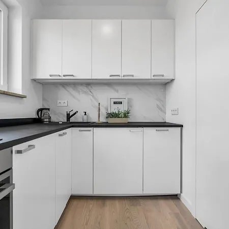 8th Floor Downtown N2 - Parking, View, Balcony - By Rentujemy דירה *