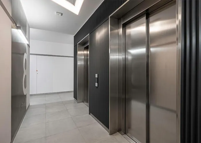 8th Floor Downtown N2 - Parking, View, Balcony - By Rentujemy Lejlighed